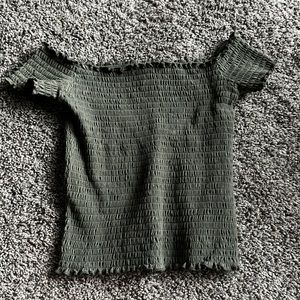 Hollister off the shoulder summer top. *OLIVE GREEN*
